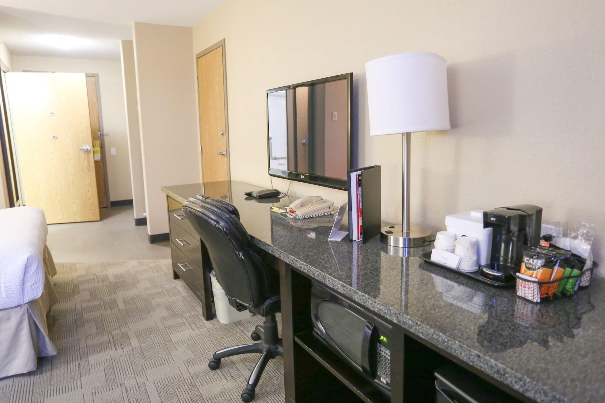 Days Inn By Wyndham Calgary Airport Exterior photo