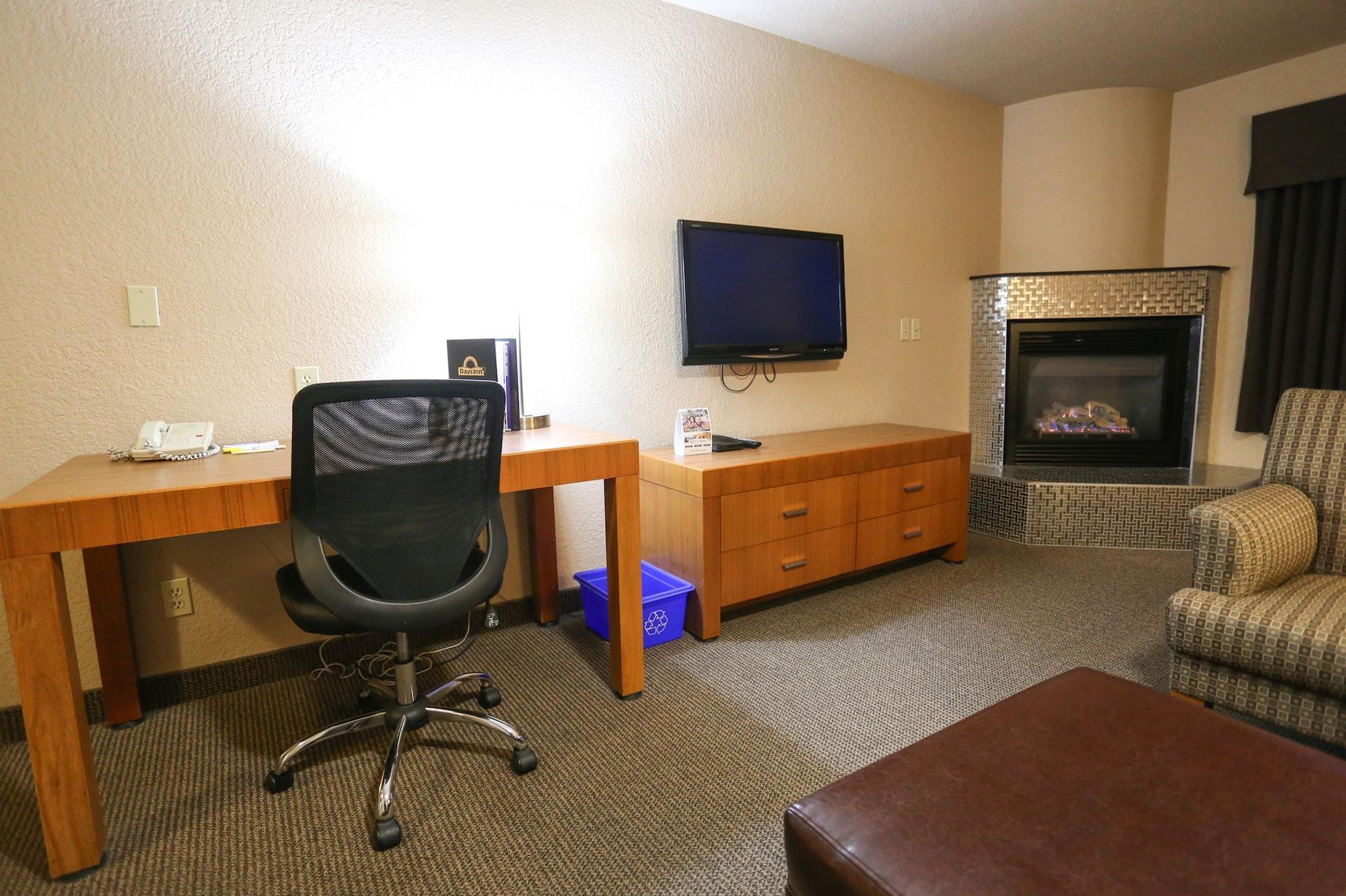 Days Inn By Wyndham Calgary Airport Exterior photo