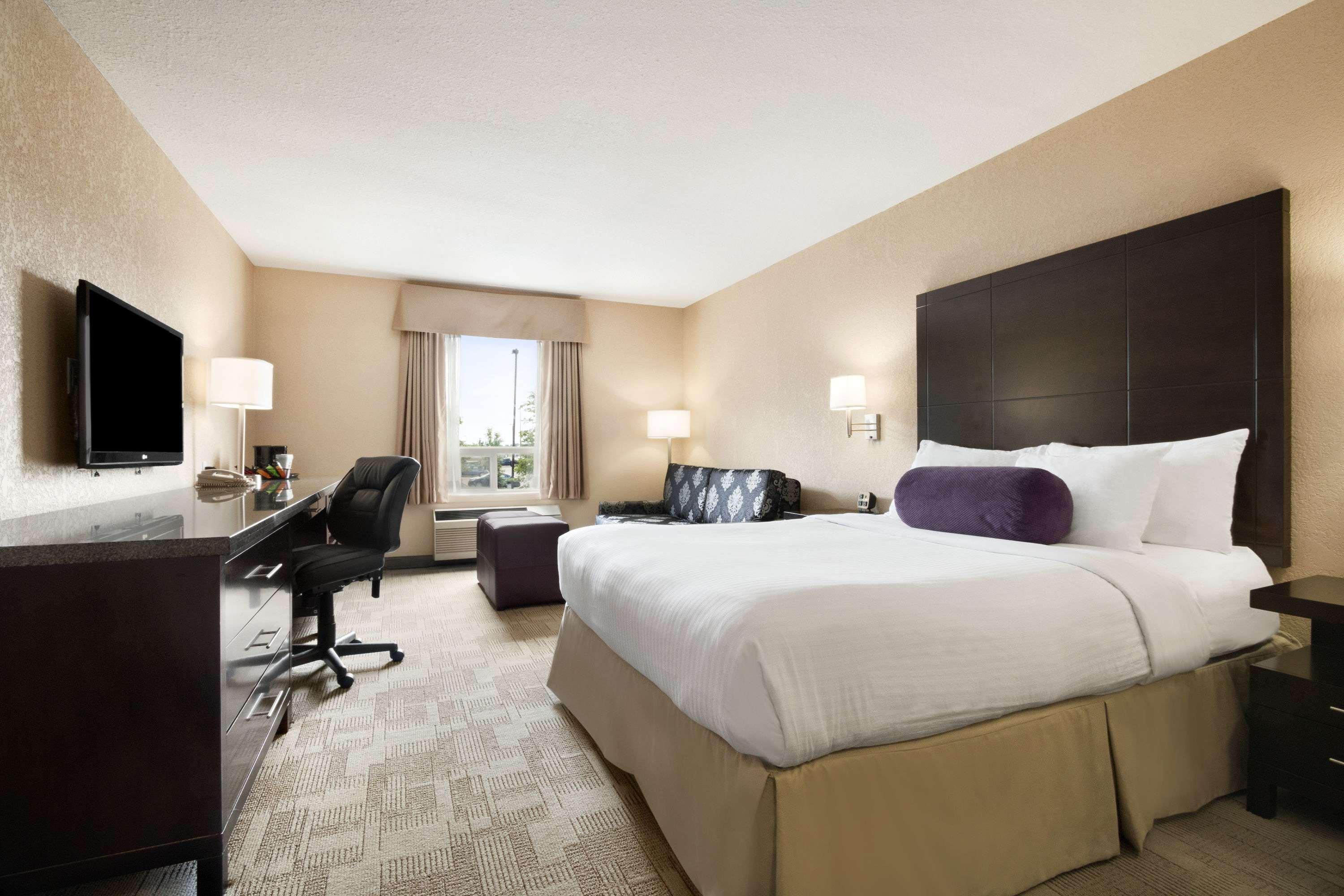 Days Inn By Wyndham Calgary Airport Exterior photo