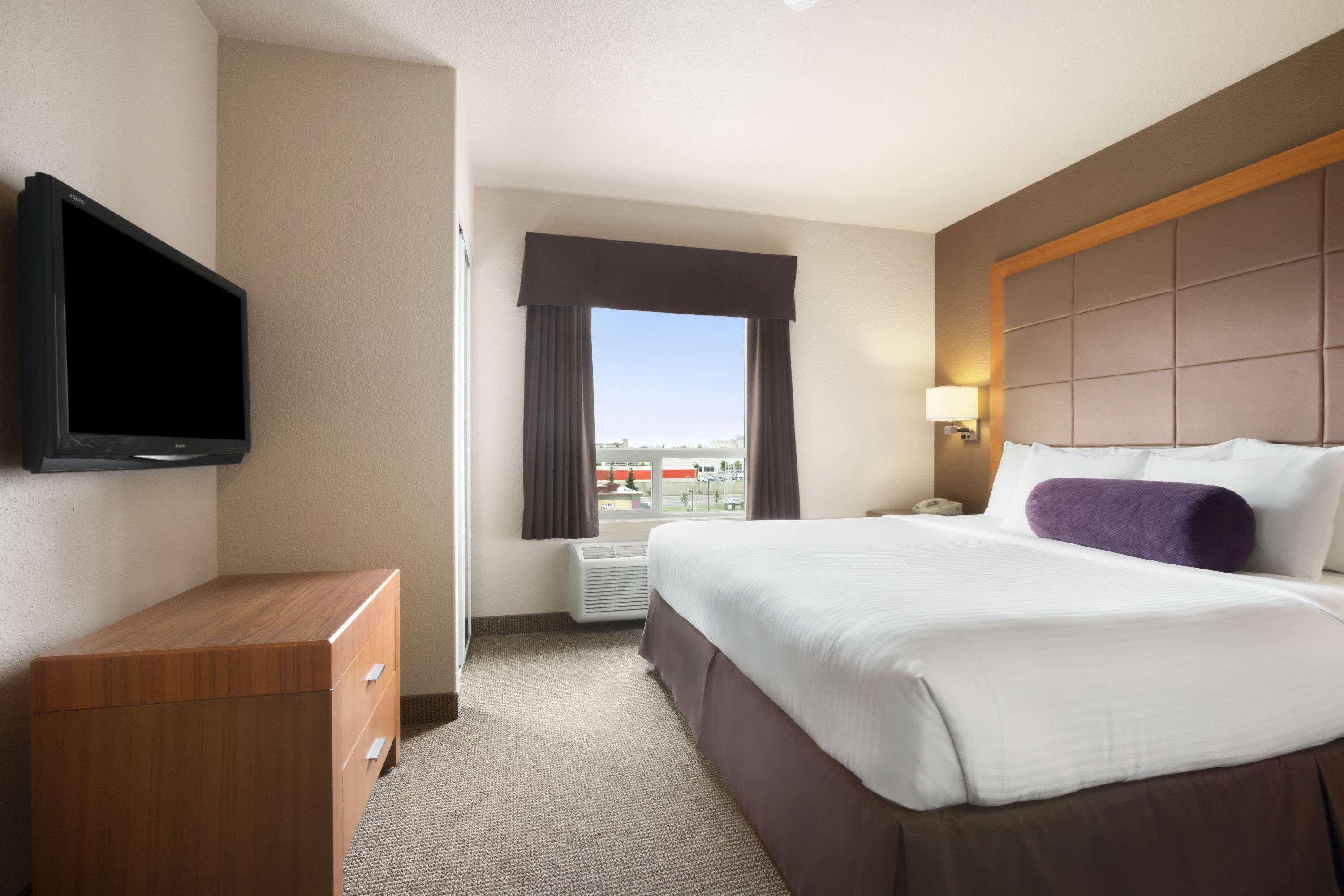Days Inn By Wyndham Calgary Airport Exterior photo