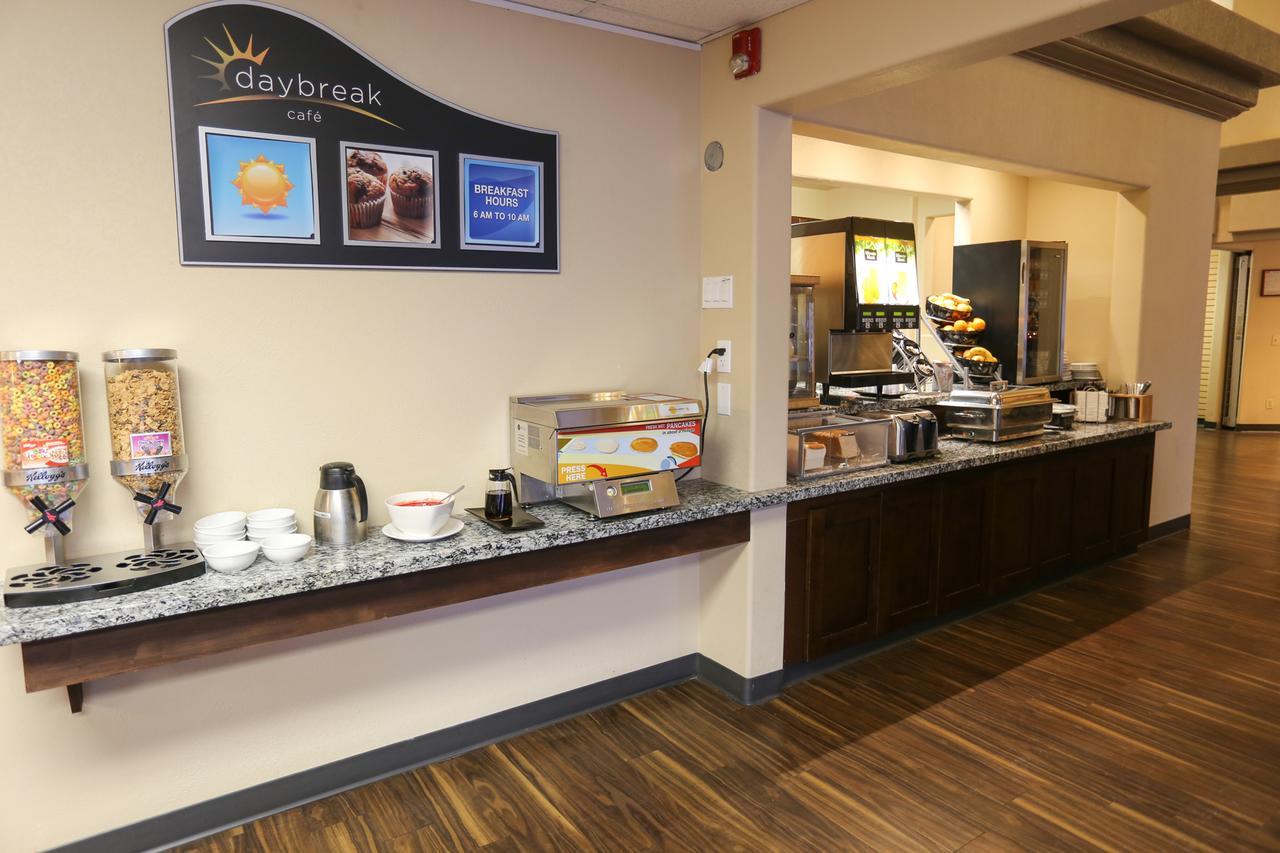 Days Inn By Wyndham Calgary Airport Exterior photo