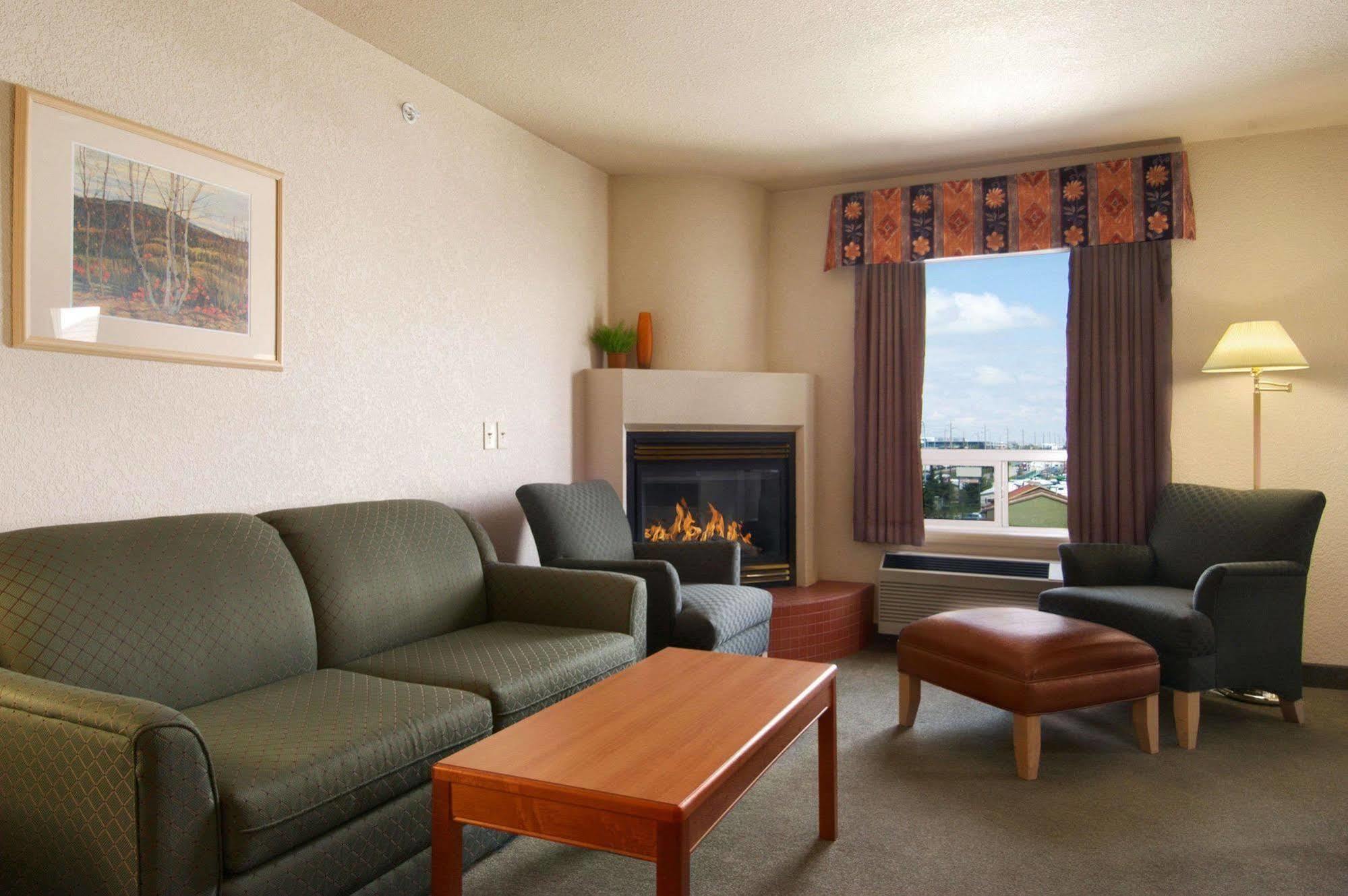 Days Inn By Wyndham Calgary Airport Room photo