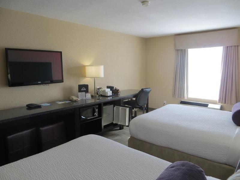 Days Inn By Wyndham Calgary Airport Exterior photo